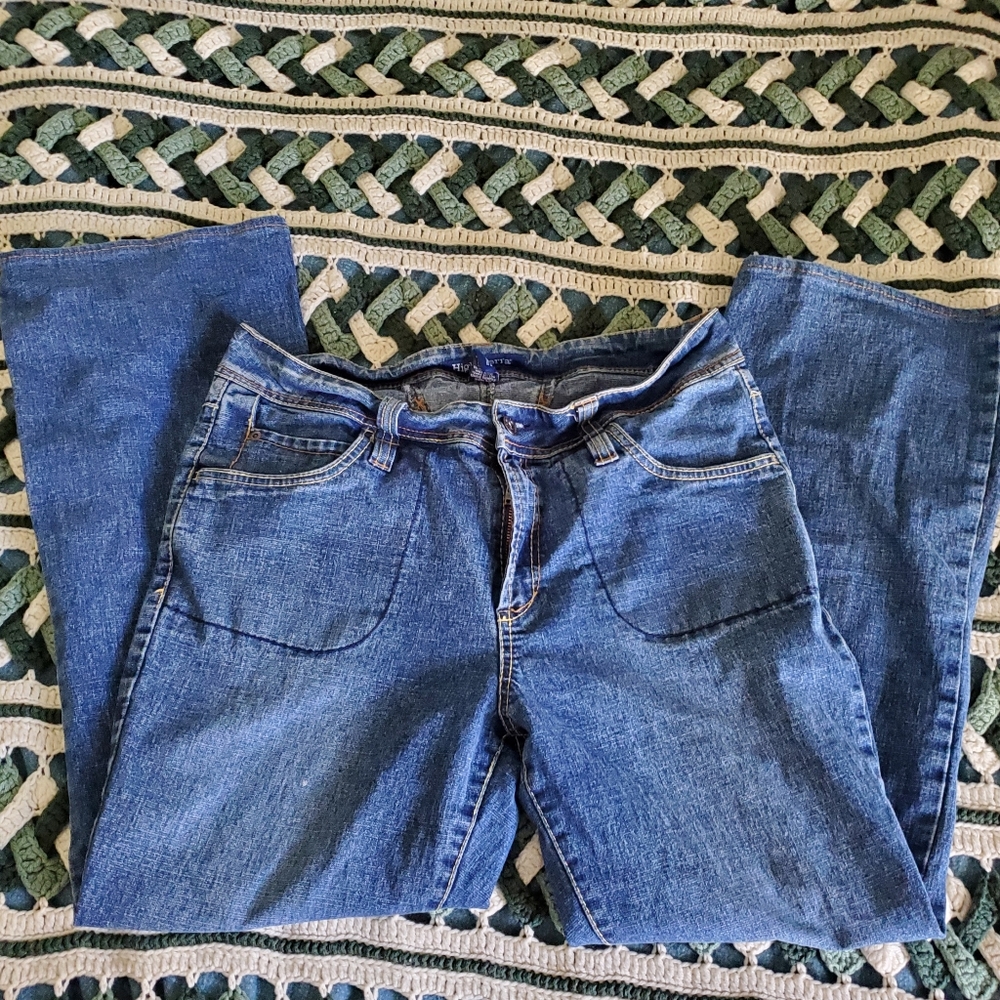Vintage y2k high/mid rise flare jeans (can't tell)